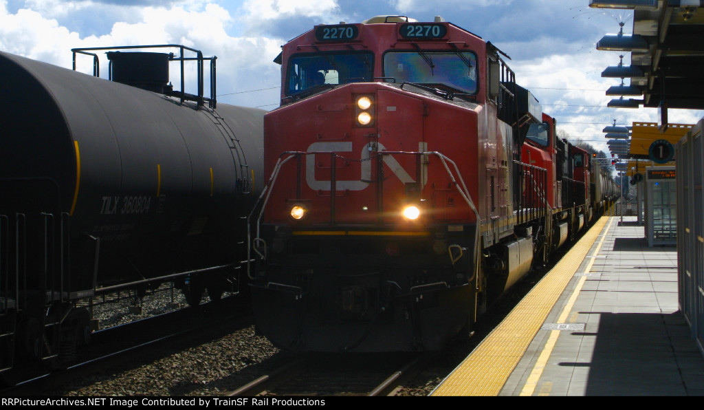 CN 2270 Leads a NB Grainer